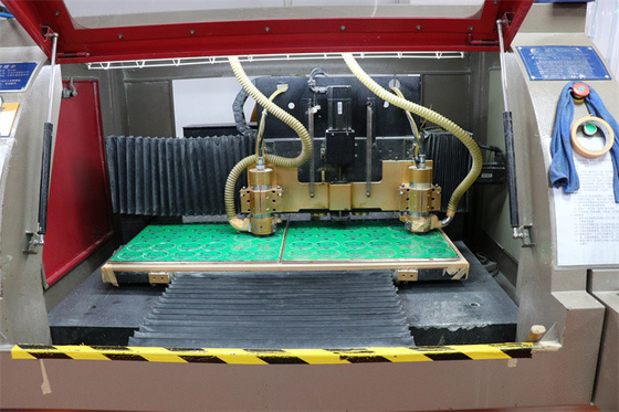 Un buon prezzo. Bordo a più strati di alluminio del PWB FR4 che fabbrica Gleen Soldermask in linea